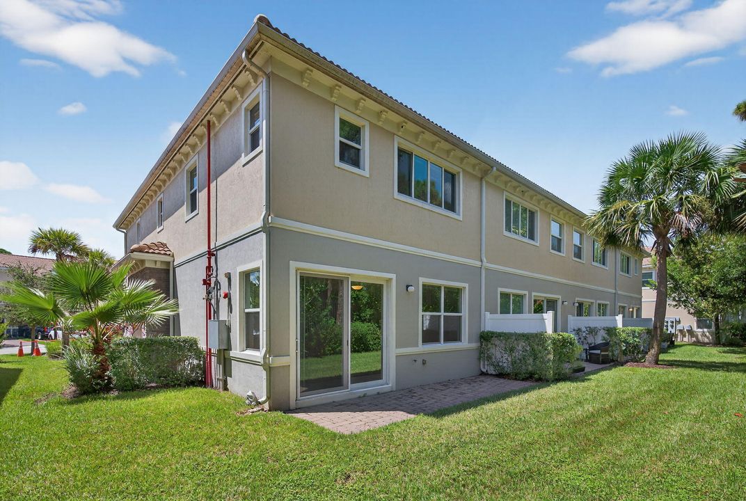 待售: $450,000 (4 贝兹, 3 浴室, 1904 平方英尺)