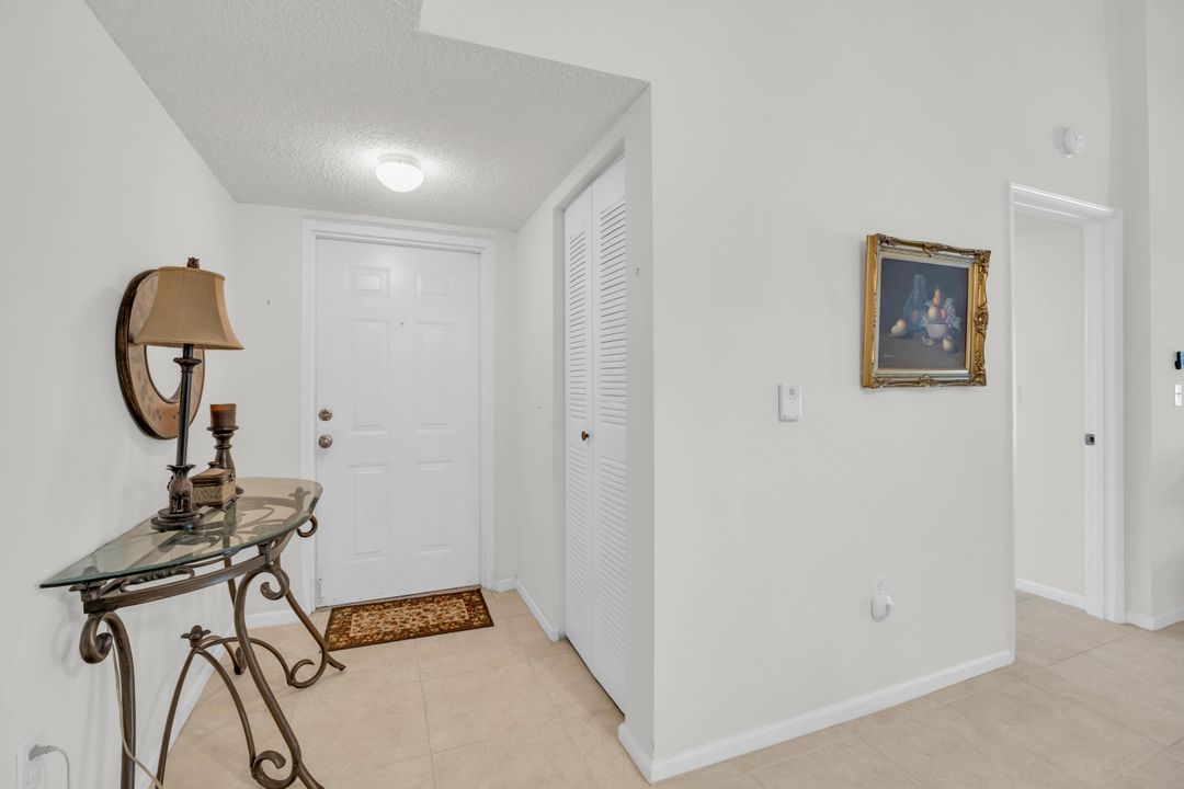 合同活跃: $405,000 (3 贝兹, 2 浴室, 1152 平方英尺)