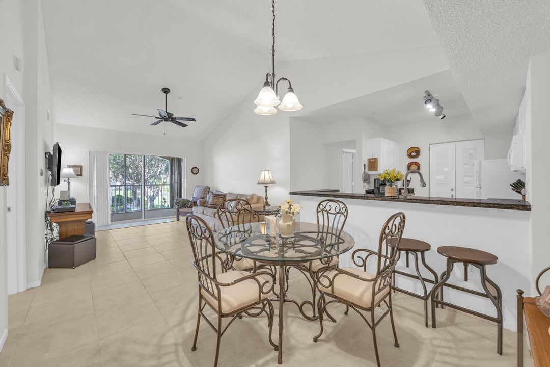 合同活跃: $405,000 (3 贝兹, 2 浴室, 1152 平方英尺)