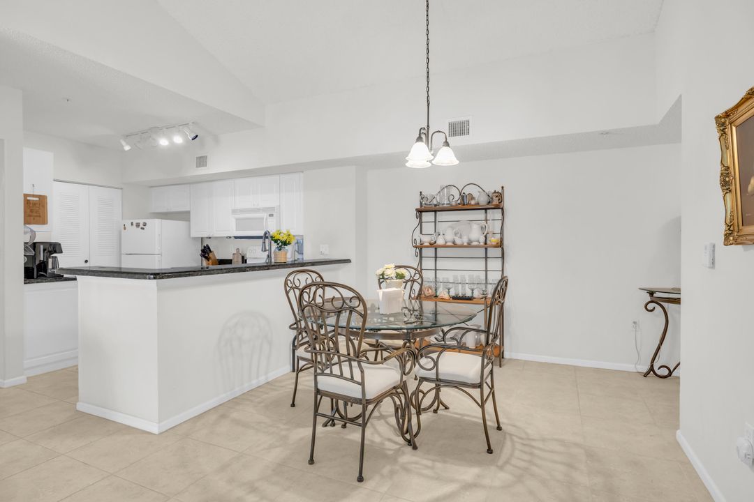 合同活跃: $405,000 (3 贝兹, 2 浴室, 1152 平方英尺)