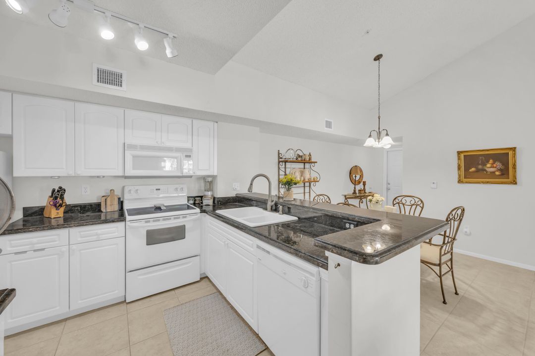 合同活跃: $405,000 (3 贝兹, 2 浴室, 1152 平方英尺)