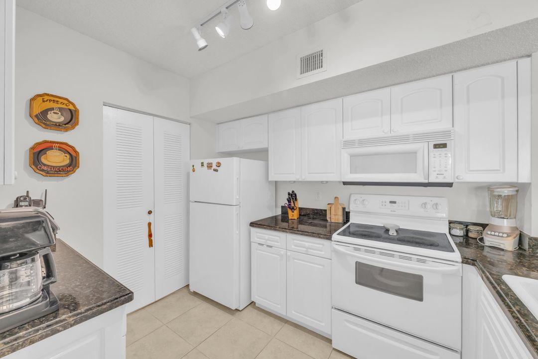 合同活跃: $405,000 (3 贝兹, 2 浴室, 1152 平方英尺)