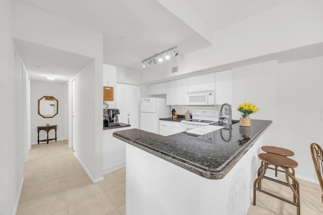 合同活跃: $405,000 (3 贝兹, 2 浴室, 1152 平方英尺)