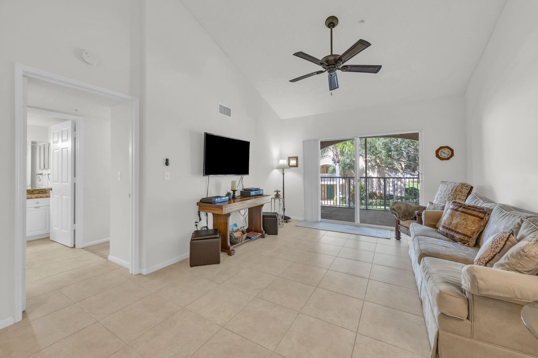 合同活跃: $405,000 (3 贝兹, 2 浴室, 1152 平方英尺)