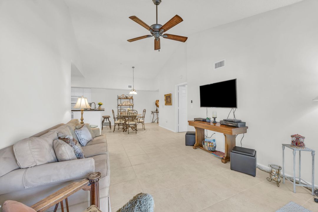 合同活跃: $405,000 (3 贝兹, 2 浴室, 1152 平方英尺)