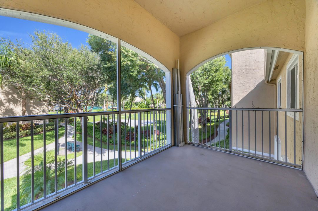 合同活跃: $405,000 (3 贝兹, 2 浴室, 1152 平方英尺)