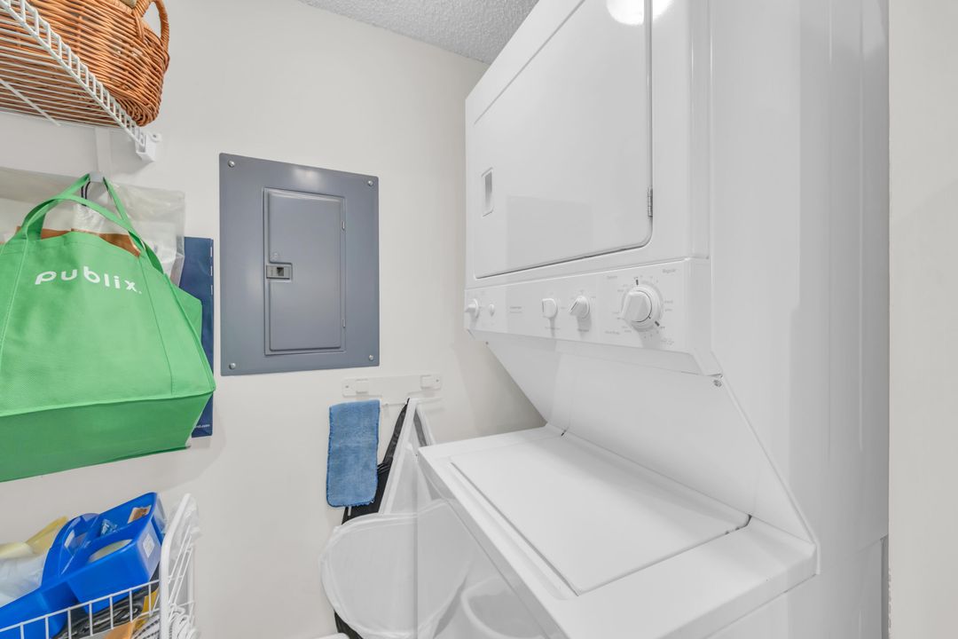 合同活跃: $405,000 (3 贝兹, 2 浴室, 1152 平方英尺)