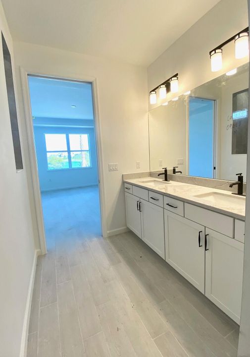 Activo con contrato: $699,510 (3 camas, 3 baños, 2266 Pies cuadrados)