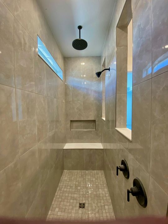 Activo con contrato: $699,510 (3 camas, 3 baños, 2266 Pies cuadrados)