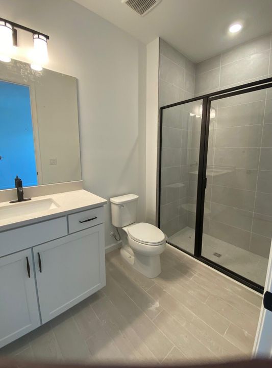 Activo con contrato: $699,510 (3 camas, 3 baños, 2266 Pies cuadrados)