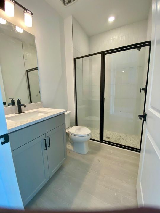 Activo con contrato: $699,510 (3 camas, 3 baños, 2266 Pies cuadrados)