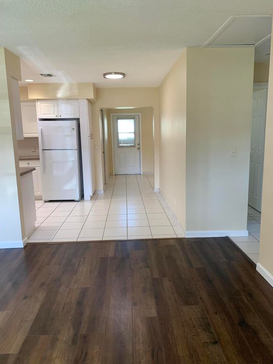 Под контрактом: $2,000 (2 спален, 1 ванн, 800 Квадратных фут)