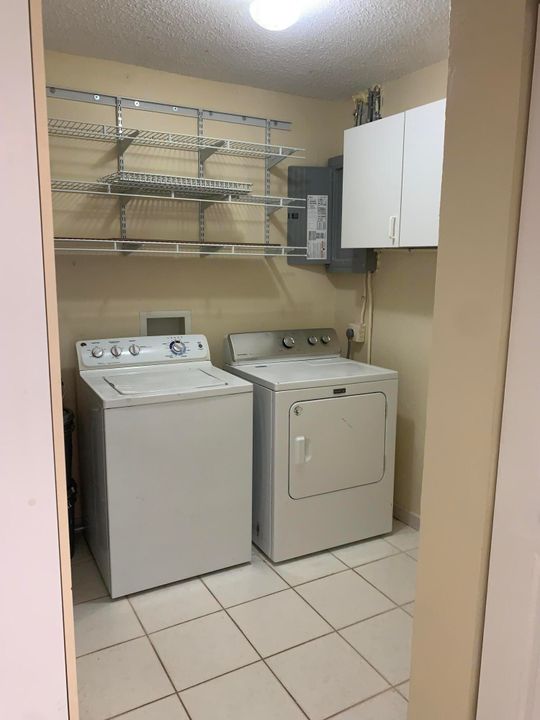 Под контрактом: $2,000 (2 спален, 1 ванн, 800 Квадратных фут)