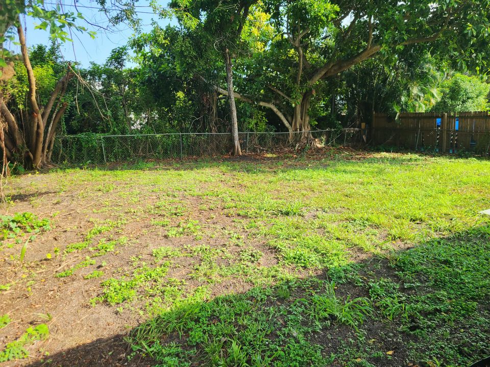 Под контрактом: $339,900 (3 спален, 2 ванн, 1032 Квадратных фут)