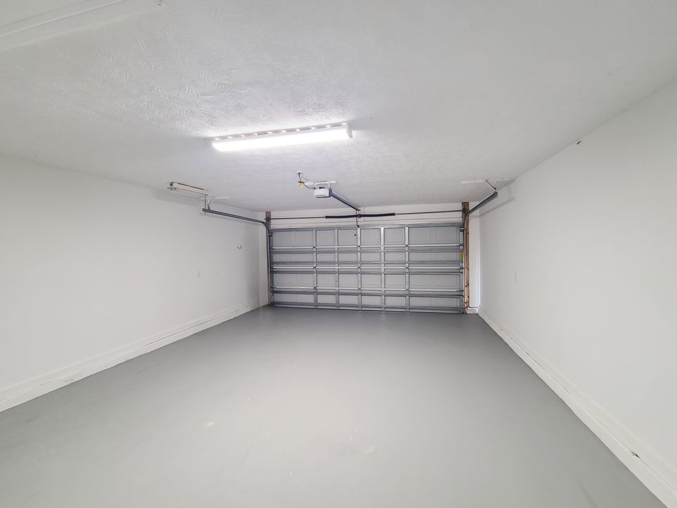 Под контрактом: $339,900 (3 спален, 2 ванн, 1032 Квадратных фут)