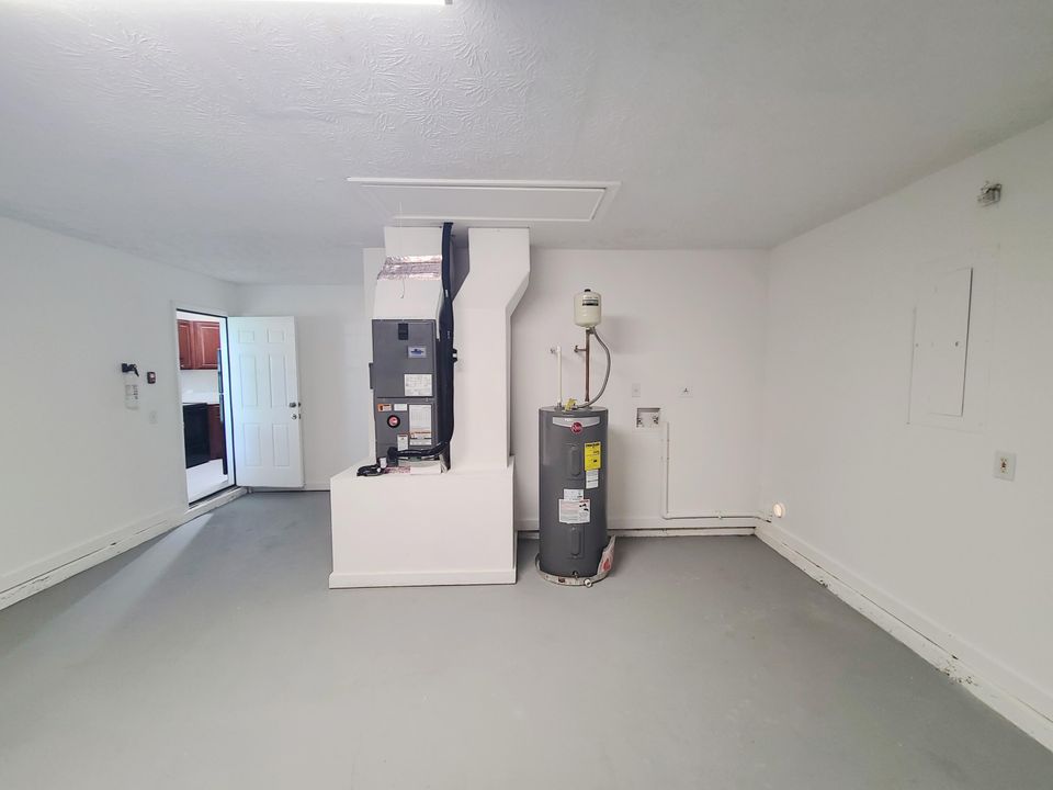 Под контрактом: $339,900 (3 спален, 2 ванн, 1032 Квадратных фут)