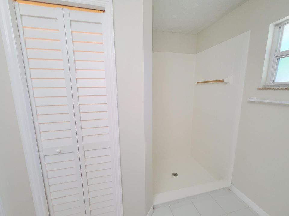 Под контрактом: $339,900 (3 спален, 2 ванн, 1032 Квадратных фут)