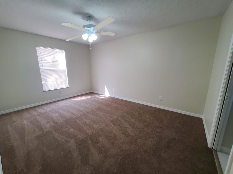 Под контрактом: $339,900 (3 спален, 2 ванн, 1032 Квадратных фут)