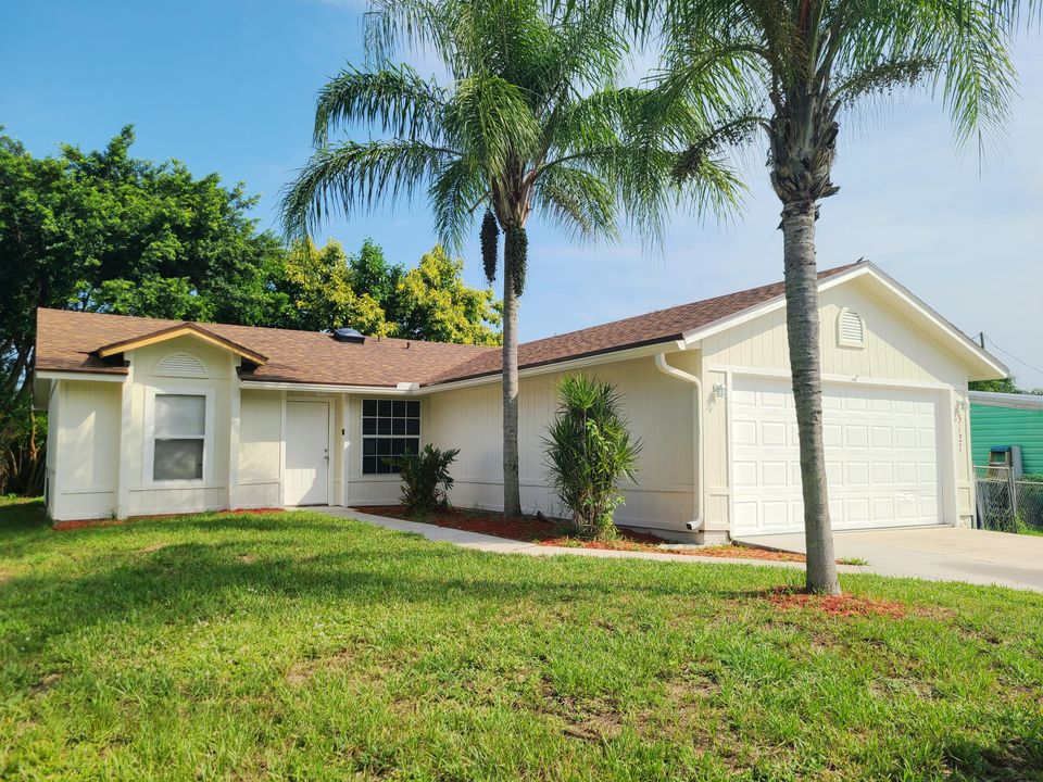 Под контрактом: $339,900 (3 спален, 2 ванн, 1032 Квадратных фут)