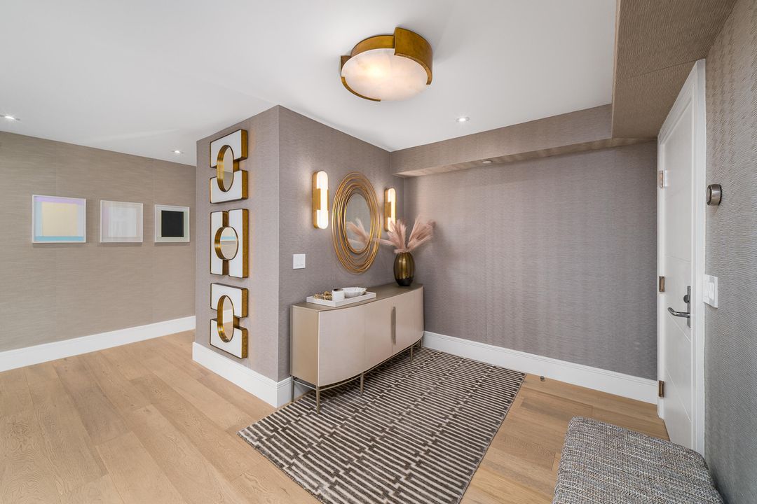 合同活跃: $3,650,000 (3 贝兹, 3 浴室, 2296 平方英尺)