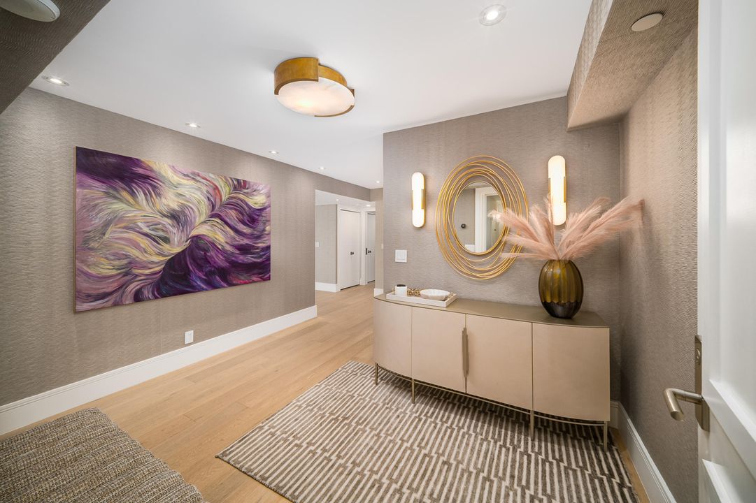 合同活跃: $3,650,000 (3 贝兹, 3 浴室, 2296 平方英尺)