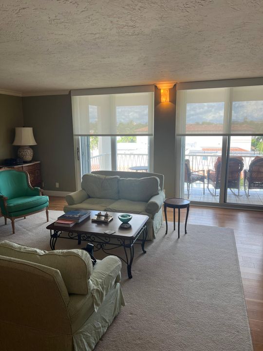 Active With Contract: $11,000 (2 beds, 2 baths, 1201 Square Feet)