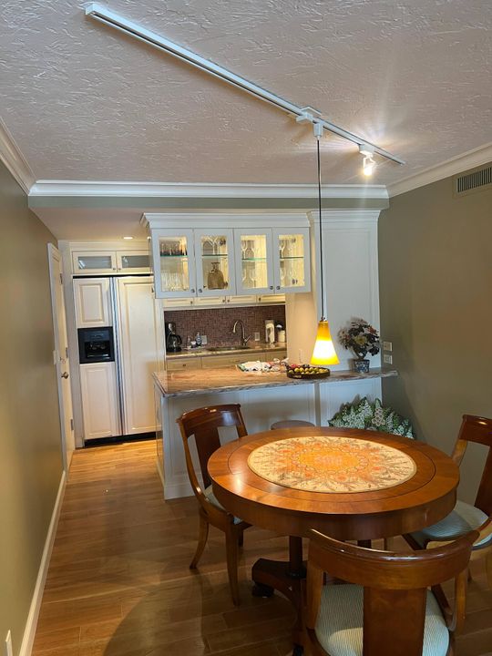 Active With Contract: $11,000 (2 beds, 2 baths, 1201 Square Feet)