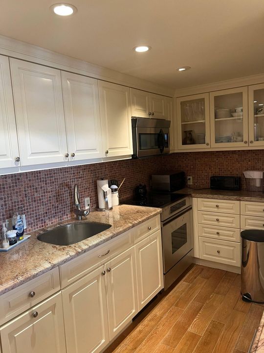 Active With Contract: $11,000 (2 beds, 2 baths, 1201 Square Feet)