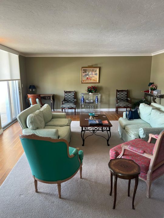 Active With Contract: $11,000 (2 beds, 2 baths, 1201 Square Feet)