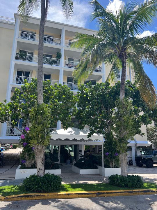 Active With Contract: $11,000 (2 beds, 2 baths, 1201 Square Feet)