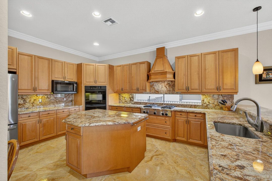 待售: $1,375,000 (5 贝兹, 4 浴室, 4410 平方英尺)