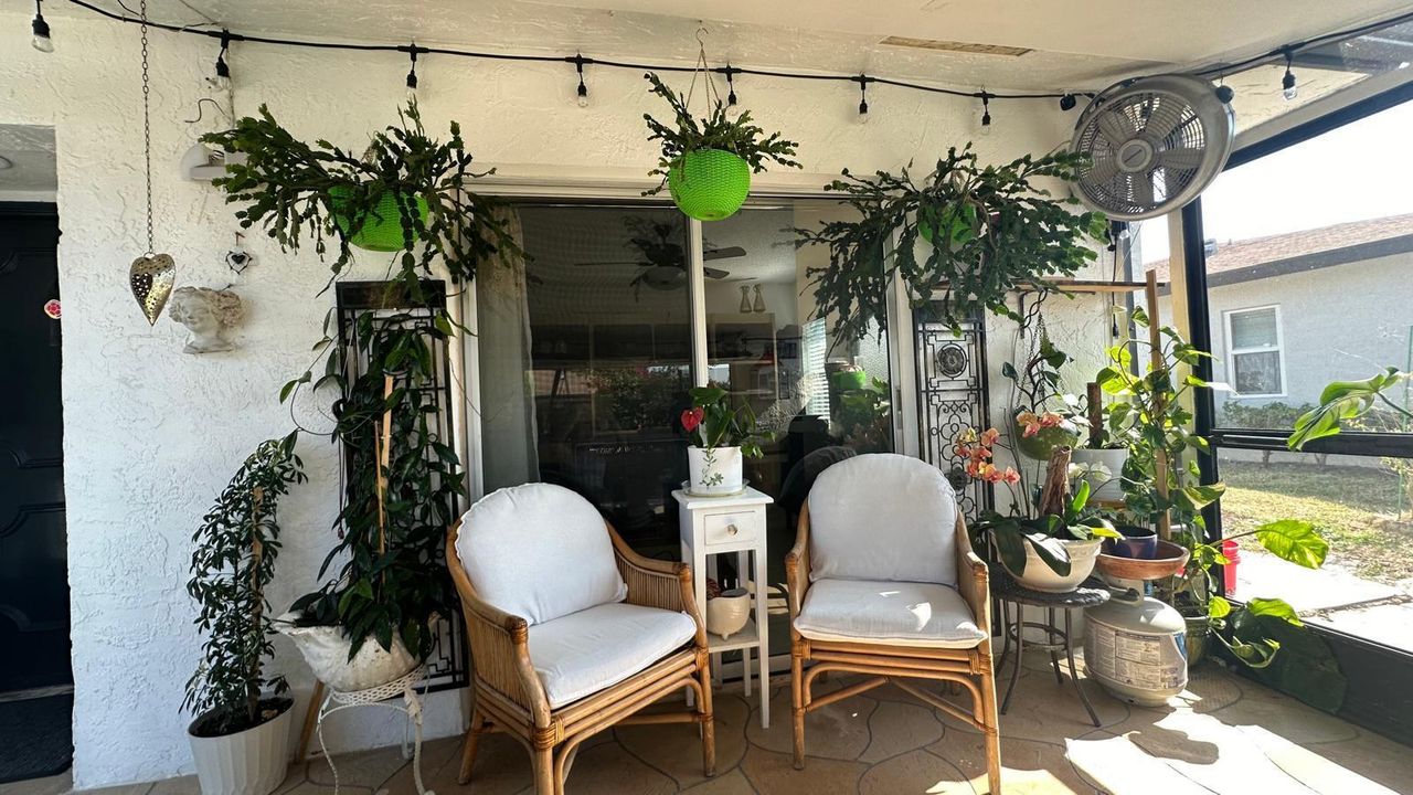 合同活跃: $3,600 (2 贝兹, 2 浴室, 1211 平方英尺)