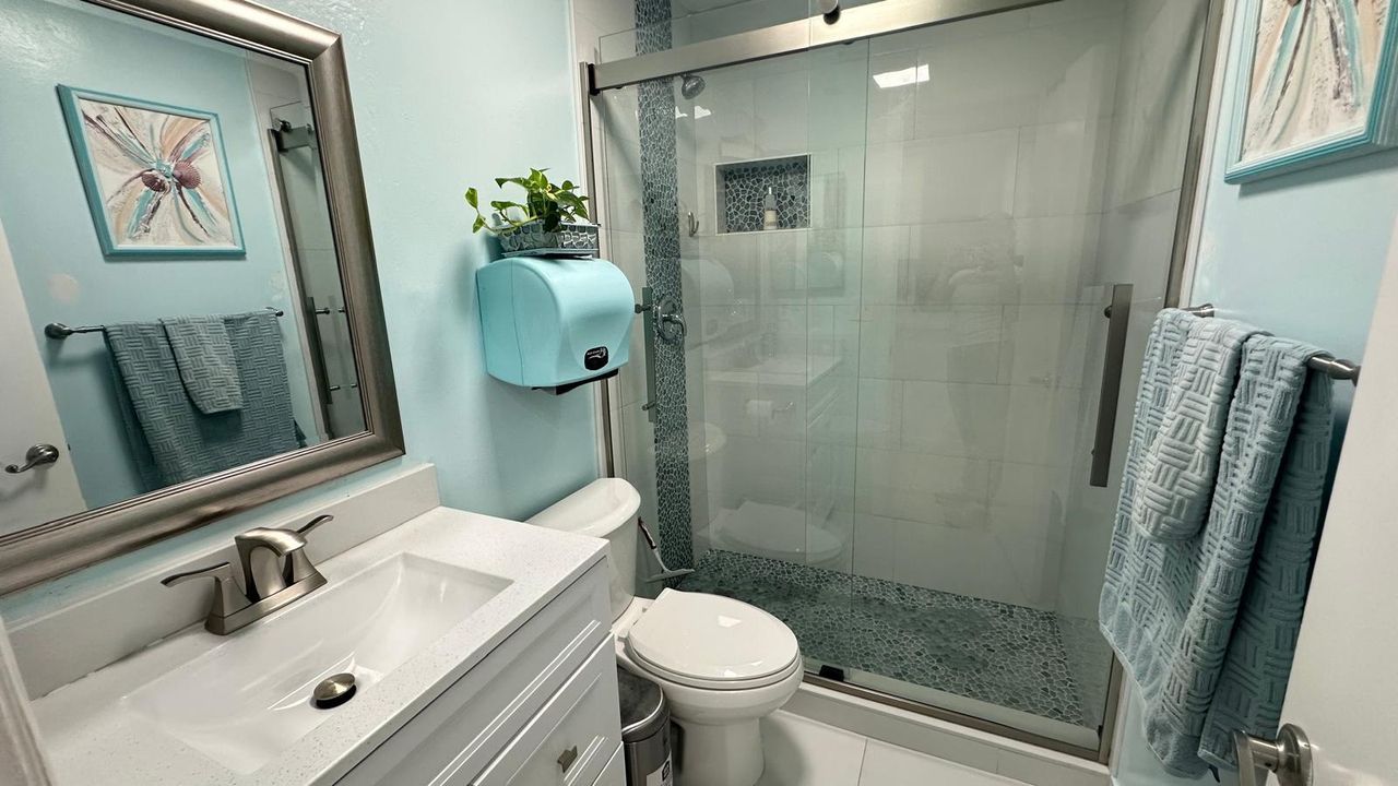 合同活跃: $3,600 (2 贝兹, 2 浴室, 1211 平方英尺)