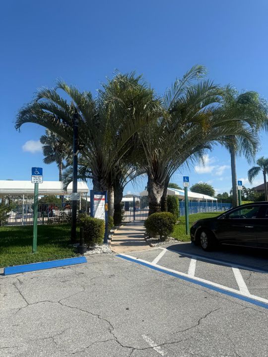 合同活跃: $3,600 (2 贝兹, 2 浴室, 1211 平方英尺)