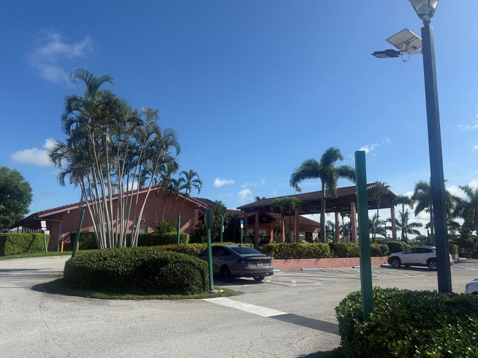 合同活跃: $3,600 (2 贝兹, 2 浴室, 1211 平方英尺)