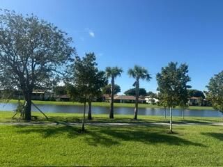 合同活跃: $3,600 (2 贝兹, 2 浴室, 1211 平方英尺)