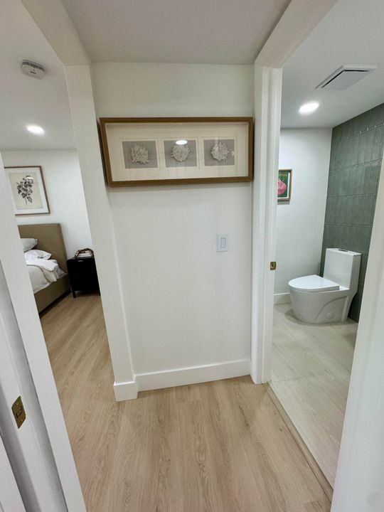 Active With Contract: $249,999 (2 beds, 2 baths, 907 Square Feet)