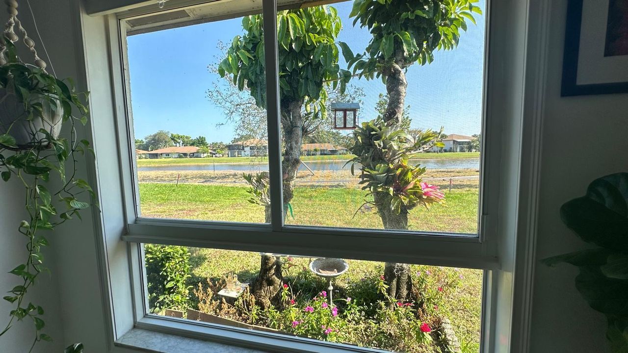 合同活跃: $3,600 (2 贝兹, 2 浴室, 1211 平方英尺)