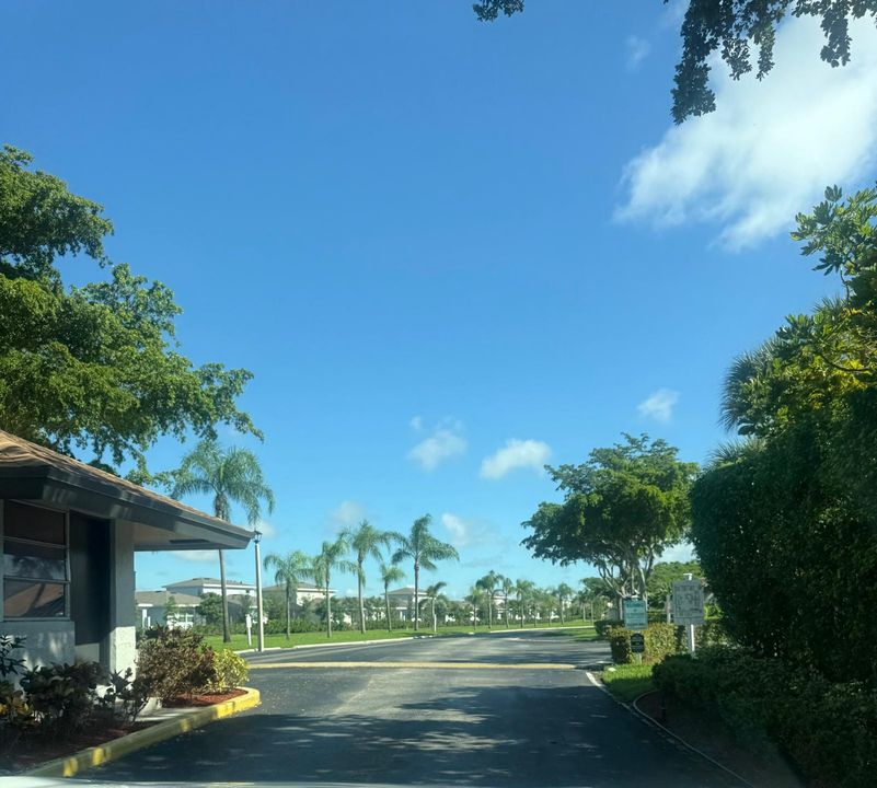 合同活跃: $3,600 (2 贝兹, 2 浴室, 1211 平方英尺)