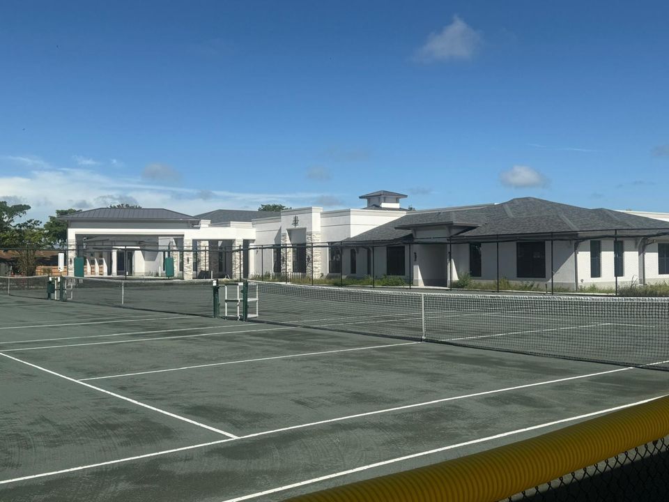 合同活跃: $3,600 (2 贝兹, 2 浴室, 1211 平方英尺)