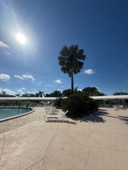 合同活跃: $3,600 (2 贝兹, 2 浴室, 1211 平方英尺)