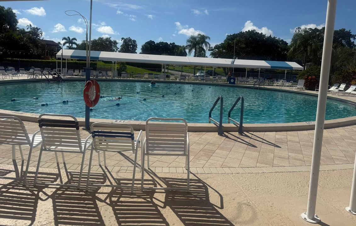 合同活跃: $3,600 (2 贝兹, 2 浴室, 1211 平方英尺)