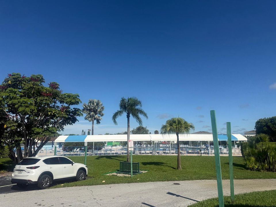 合同活跃: $3,600 (2 贝兹, 2 浴室, 1211 平方英尺)