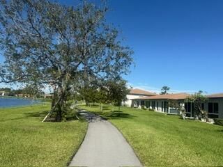 合同活跃: $3,600 (2 贝兹, 2 浴室, 1211 平方英尺)