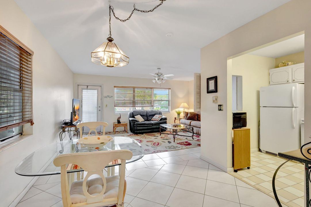 合同活跃: $61,500 (1 贝兹, 1 浴室, 646 平方英尺)