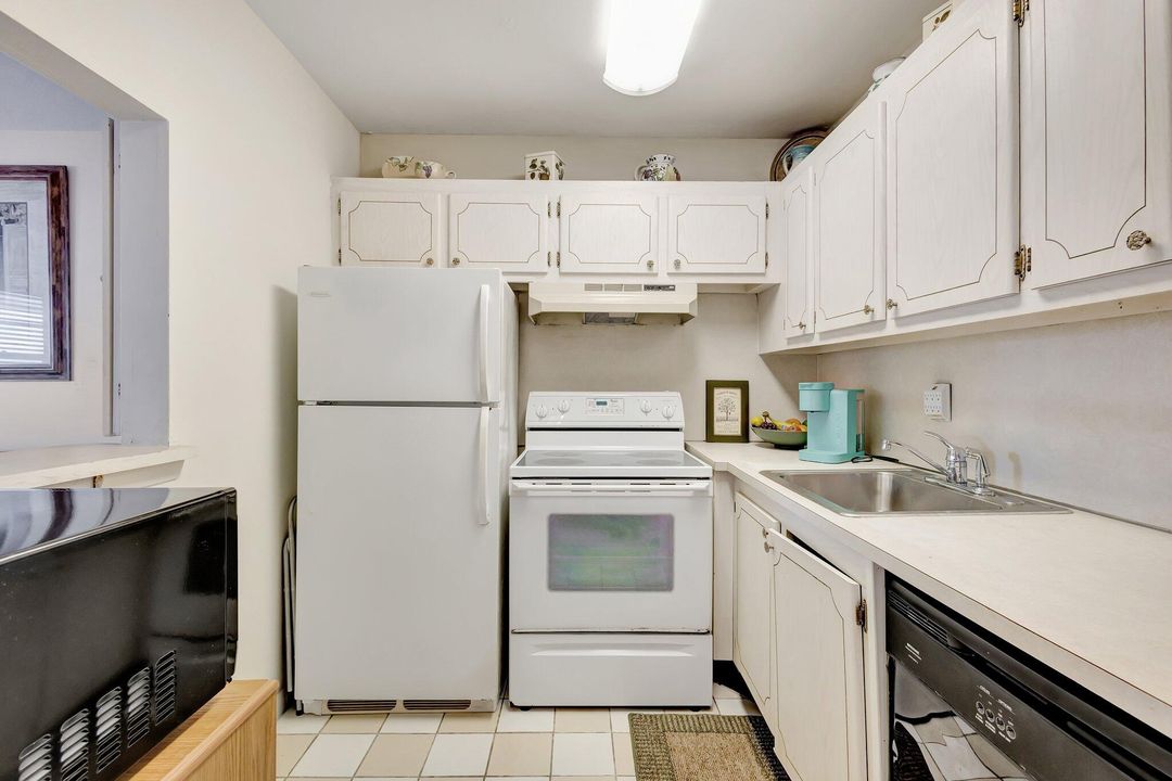 合同活跃: $61,500 (1 贝兹, 1 浴室, 646 平方英尺)