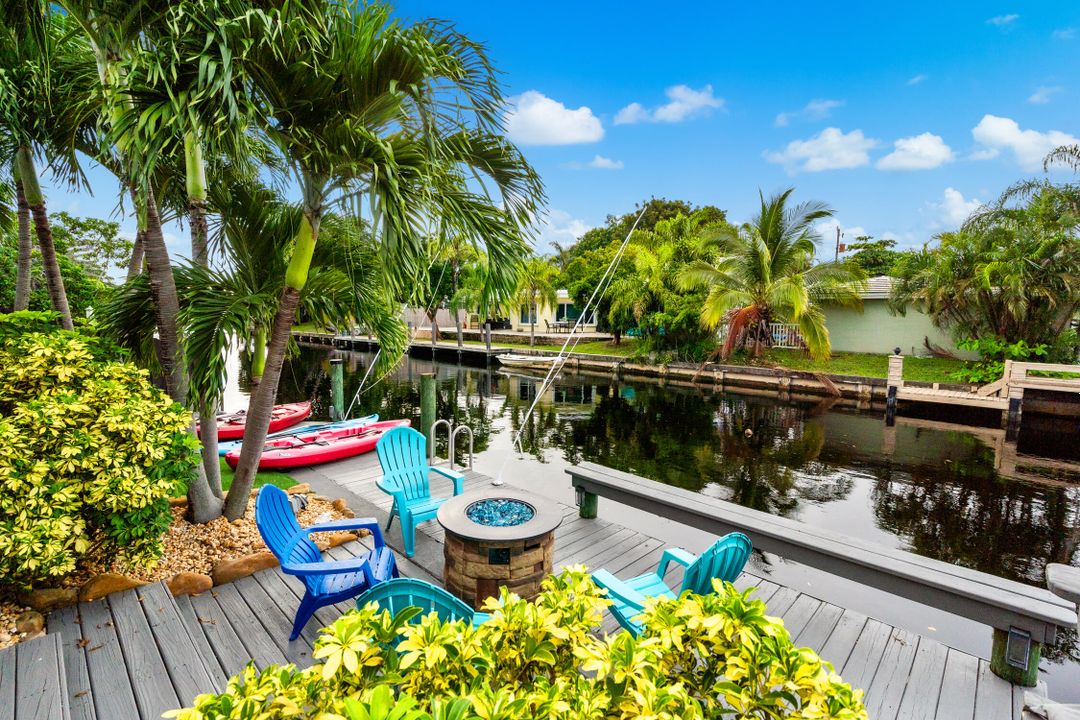 合同活跃: $1,150,000 (4 贝兹, 2 浴室, 1708 平方英尺)