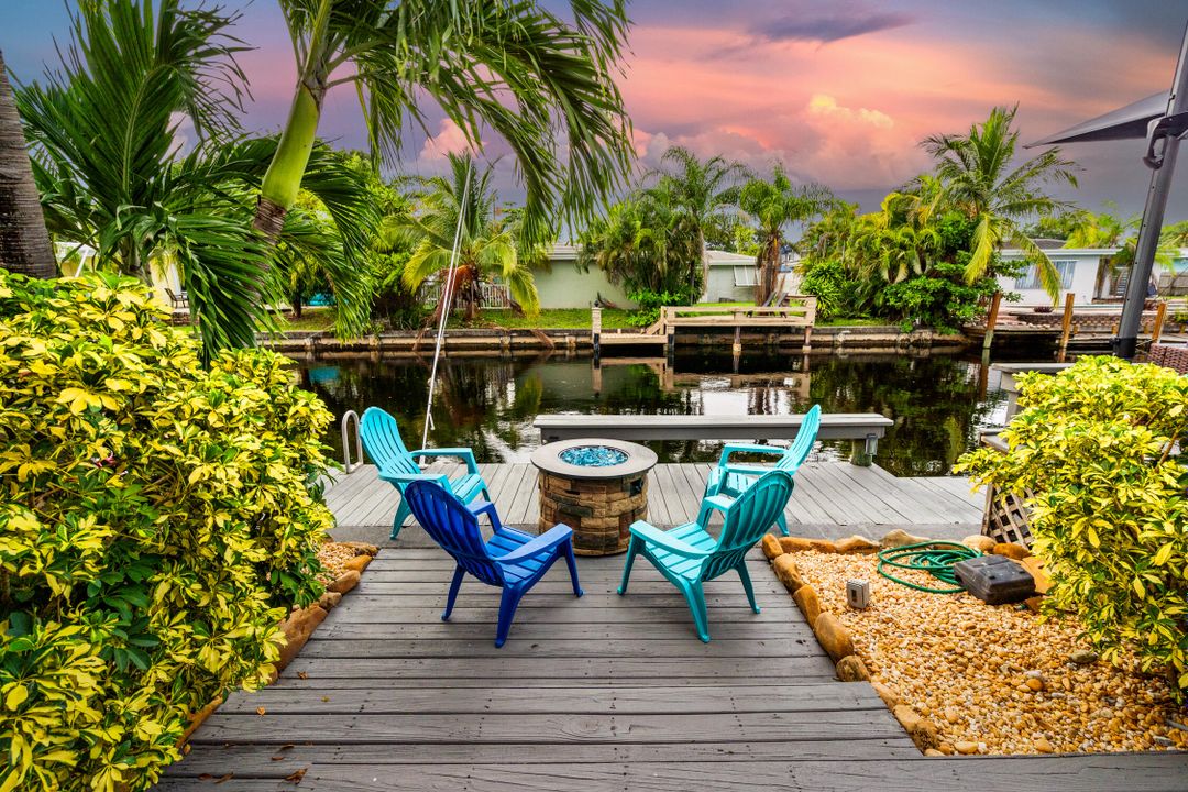 合同活跃: $1,150,000 (4 贝兹, 2 浴室, 1708 平方英尺)