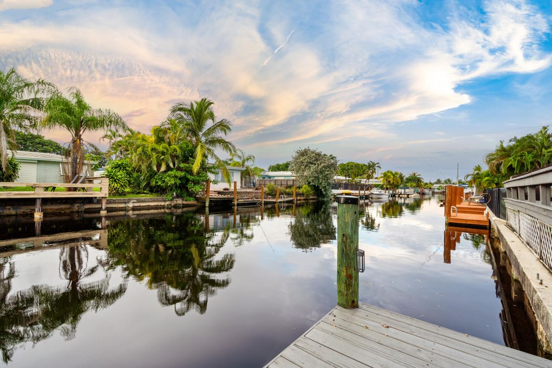 合同活跃: $1,150,000 (4 贝兹, 2 浴室, 1708 平方英尺)