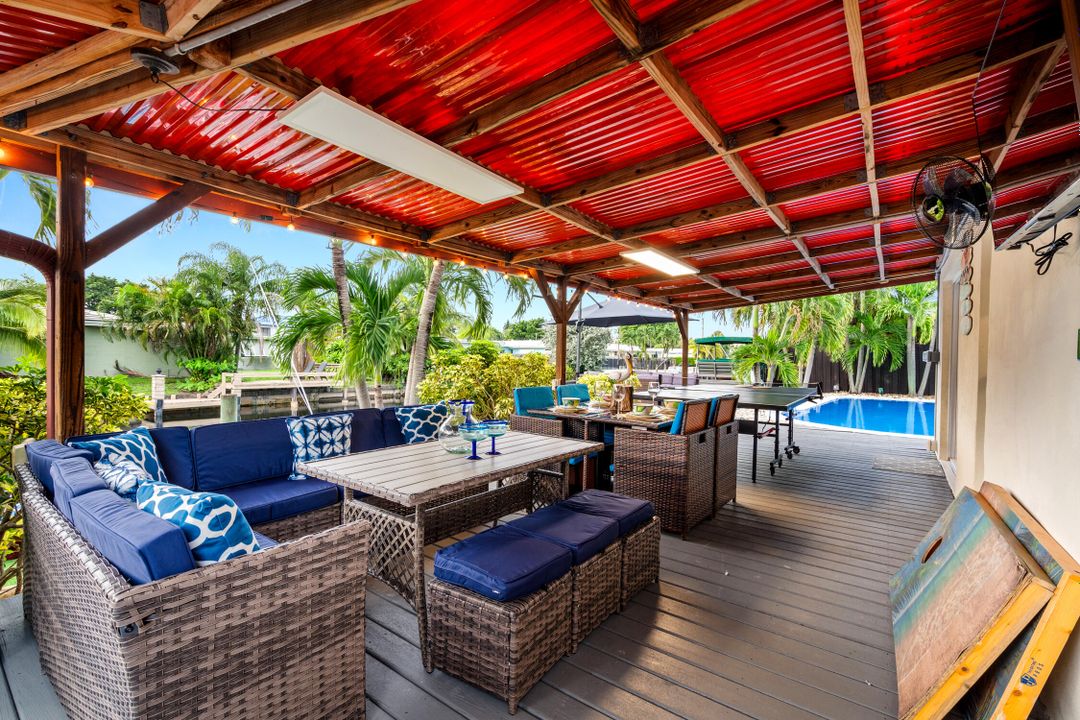 合同活跃: $1,150,000 (4 贝兹, 2 浴室, 1708 平方英尺)